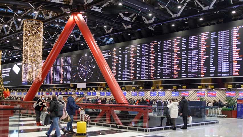 Фото - В аэропортах Москвы произошла массовая отмена и задержка рейсов